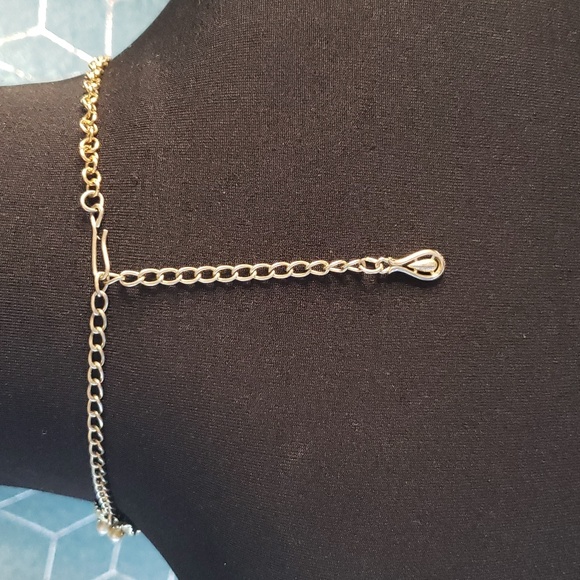 Gold & Pearl choker necklace w leaves - Picture 5 of 11